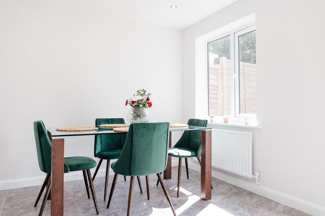 The Oval House By Silva Cmk Stylish House With Garden & Parking Eco-Serviced Accommodation Милтън Кейнс Екстериор снимка